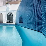 Hotel Flag +12