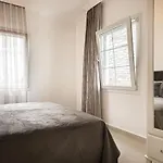 Hotel Flag +12 *