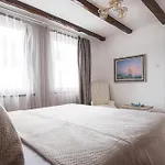 Flag +12 Hotel