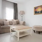 Hotel Flag +12 *